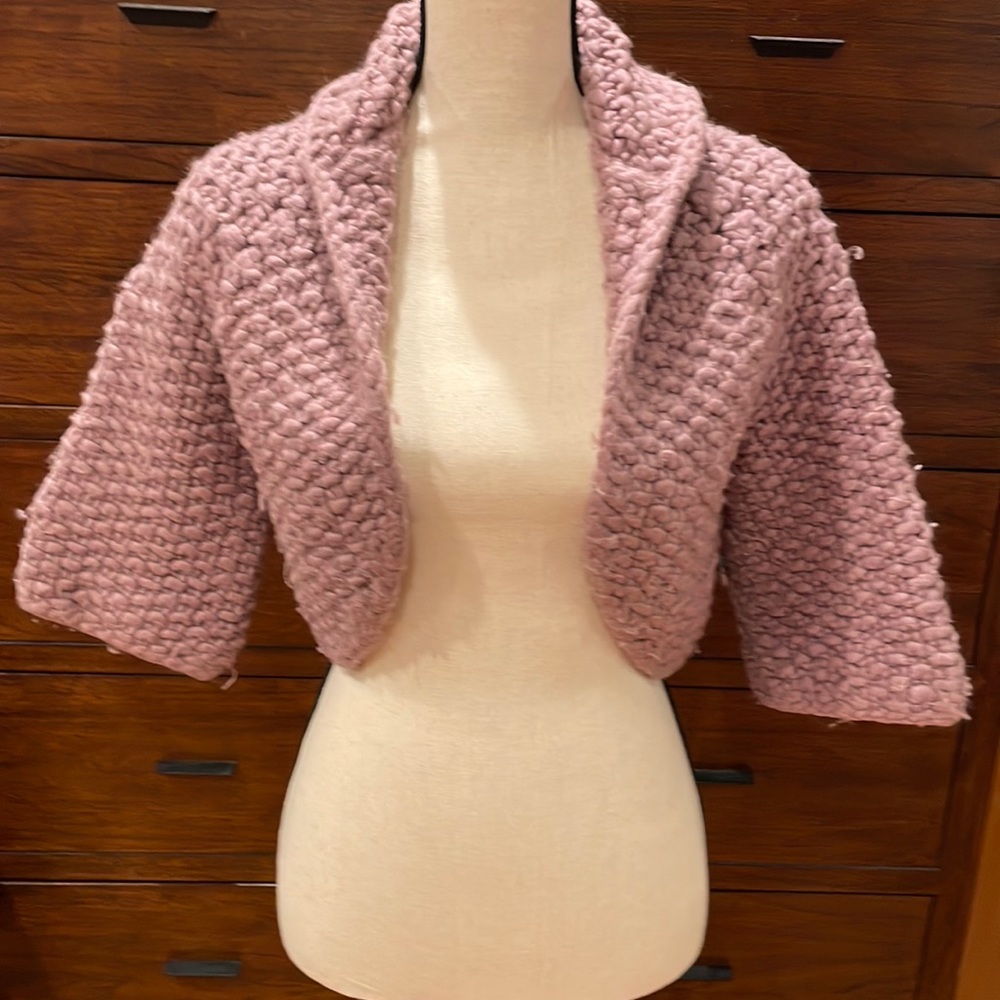 Shoulder sweater for fall and winter.